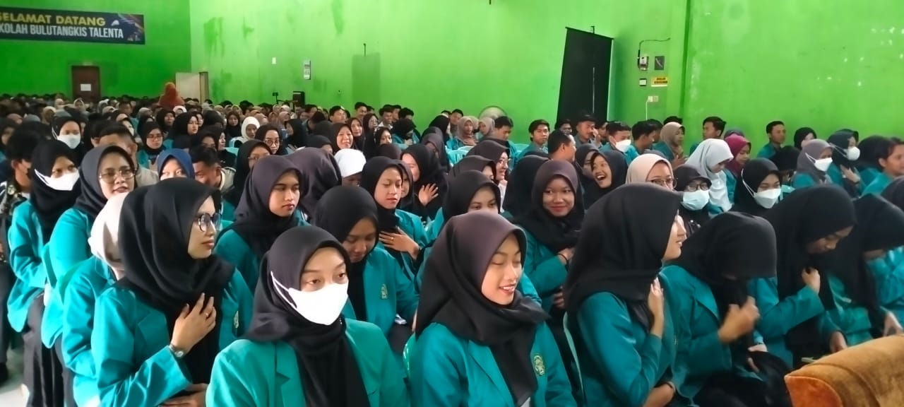 Menggapai Karir Sukses: Universitas Ma’arif Nahdlatul Ulama Kebumen Berikan Pembekalan Wisuda dan Seminar Kiat Memasuki Dunia Kerja